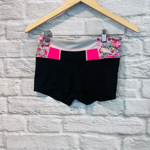 Lululemon Sz 4 Boogie Short Full-On Luon Black / Su14 Quilt 14 Floral Reversible - Picture 6 of 13